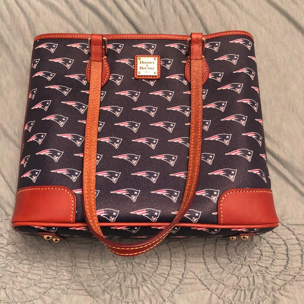 Dooney & Bourke Tote